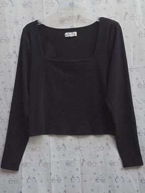 Hollister Ribbed Texture Black Long-Sleeve Square Neck Crop Top. XXL